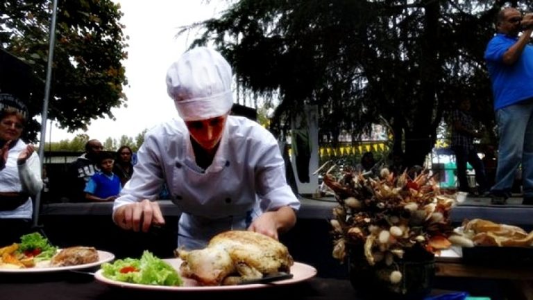 «Fiesta de Pollo al Barro» en Escobar, Pcia. de Bs. As.