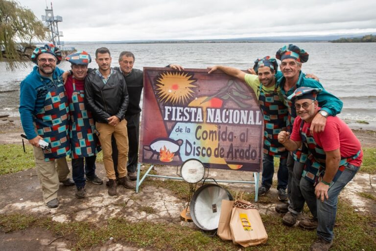 FIESTA NACIONAL DEL DISCO ARADO